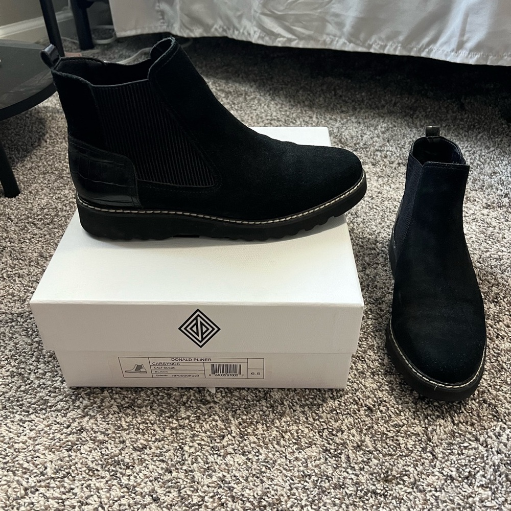 Donald J. Pliner Carsyncs Calf Black Suede Booties